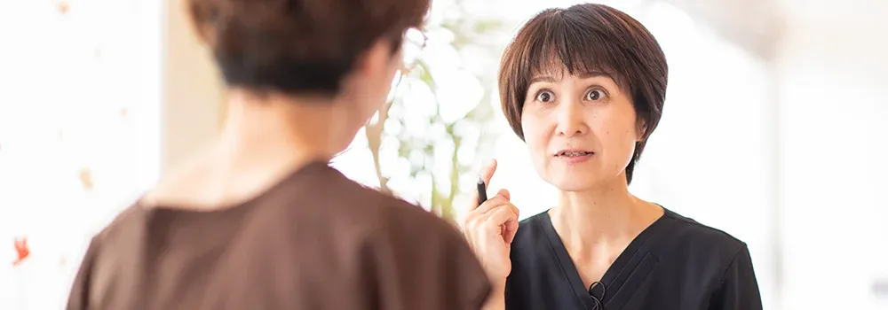 SCA6について説明する鍼灸師｜副院長 吉池 美奈子